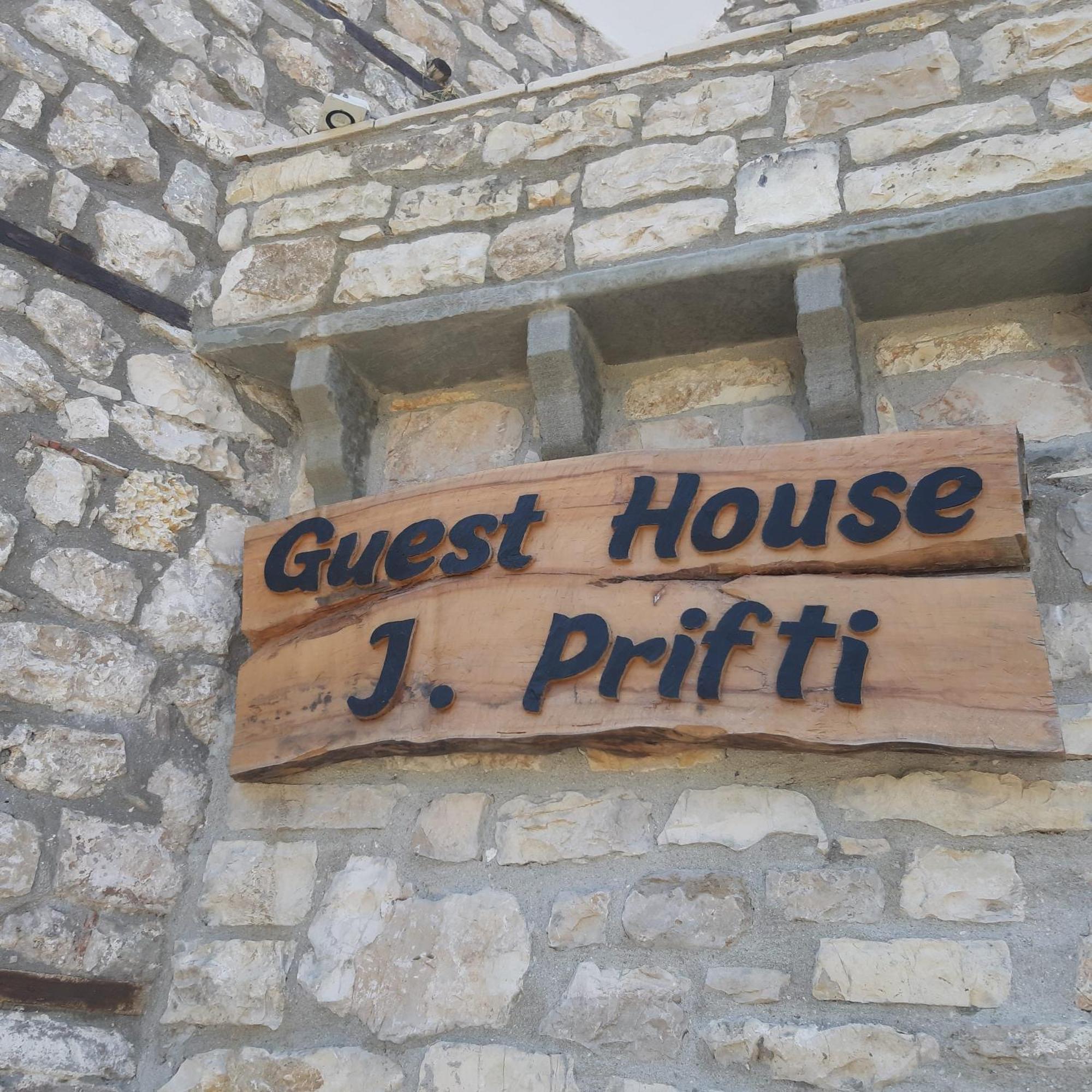Guest House J.Prifti Berat Exteriör bild